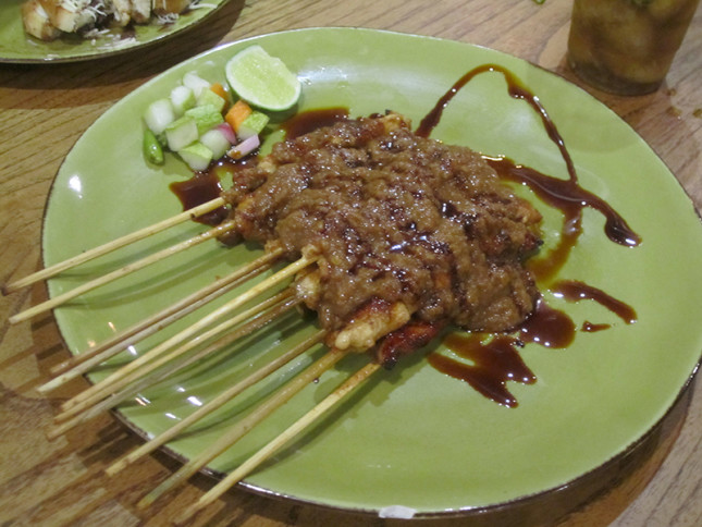 can't go wrong with satay slathered with peanut sauce - YUM!